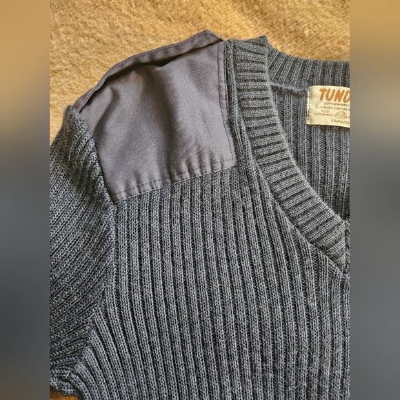 Vintage Tundra 100% Virgin Wool Sweater - Picture 12 of 13